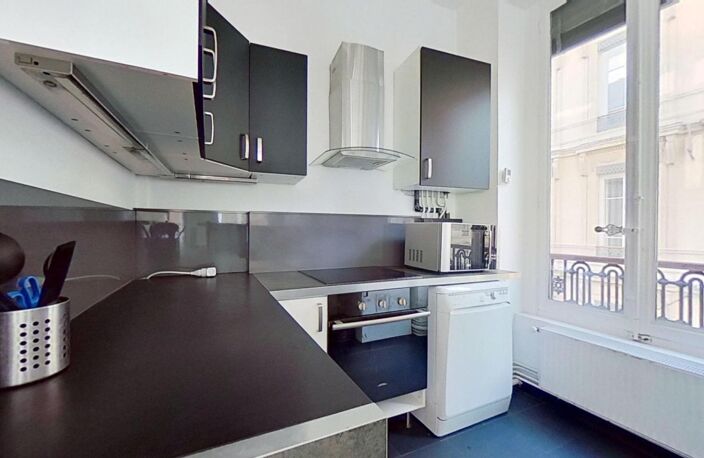 37 rue Paul Chenavard Lyon 69001  - T2 bis Meublé - 1190  €CC — photo 5