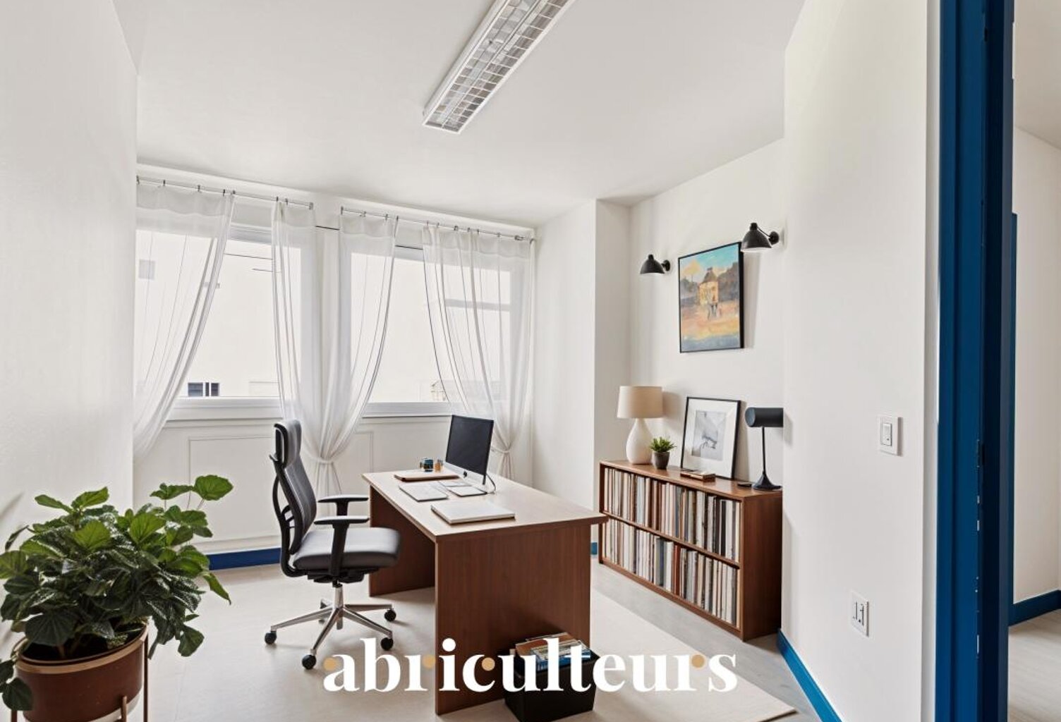 Bureaux lumineux avec vue sur jardin en vente en Centre-ville de Chartres (28000) — photo 1