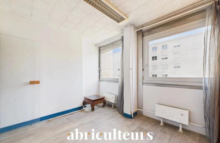 Bureaux lumineux avec vue sur jardin en vente en Centre-ville de Chartres (28000) — photo 3