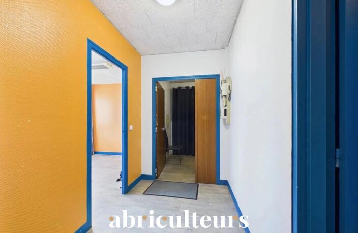 Bureaux lumineux avec vue sur jardin en vente en Centre-ville de Chartres (28000) — photo 5