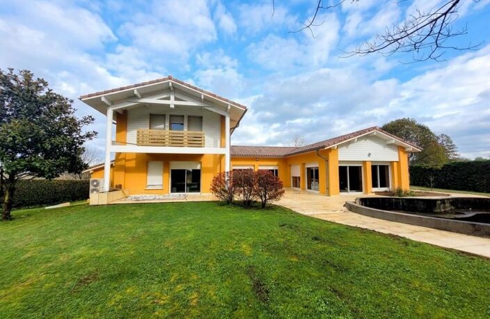 Maison À Vendre - Grande parcelle de 2500m² au calme — photo 2