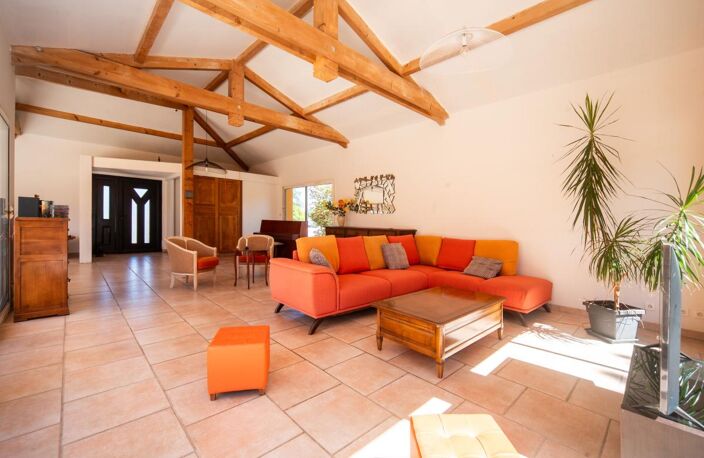 Maison À Vendre - Grande parcelle de 2500m² au calme — photo 3