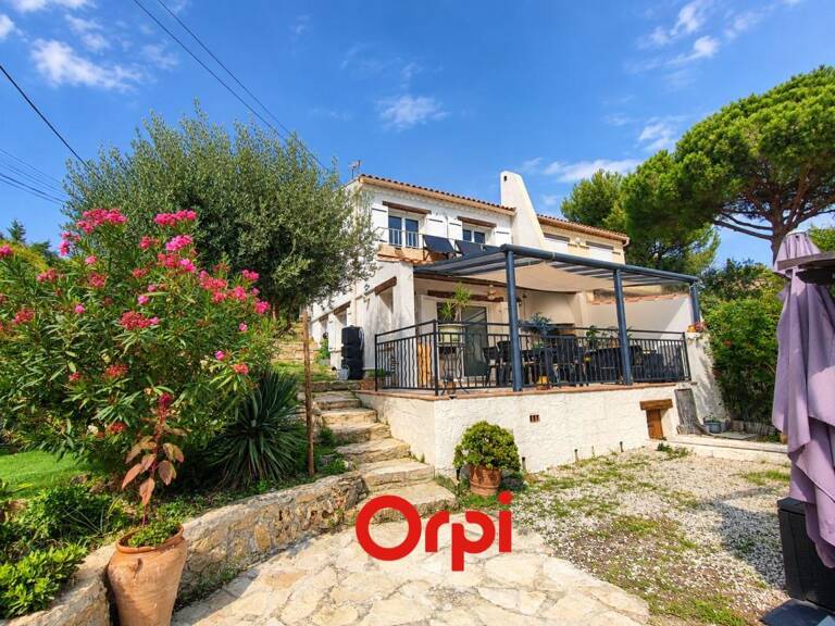 MAISON BANDOL AVEC JARDIN PROCHE DES COMMERCES — photo 1