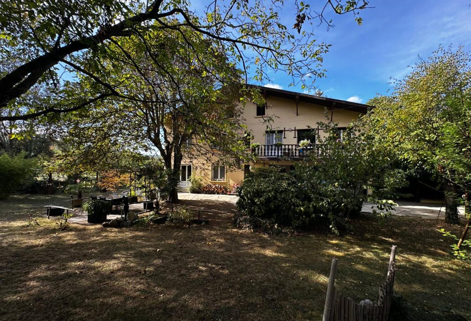 LES BORDES-SUR-ARIZE – Maison traditionnelle avec deux espaces de vie sur 2 510 m² de terrain — photo 1