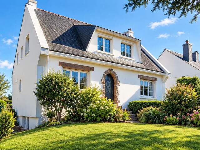 CARQUEFOU CENTRE – Maison familiale 4 chambres avec sous-sol complet et jardin — photo du bien