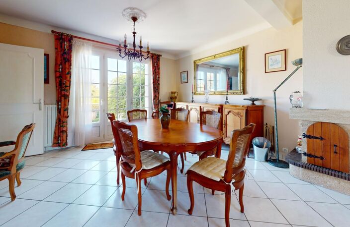 CARQUEFOU CENTRE – Maison familiale 4 chambres avec sous-sol complet et jardin — photo 2