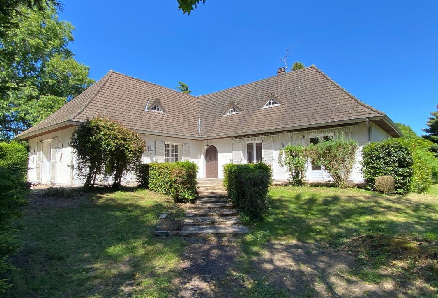 Villa COUZEIX — photo 1