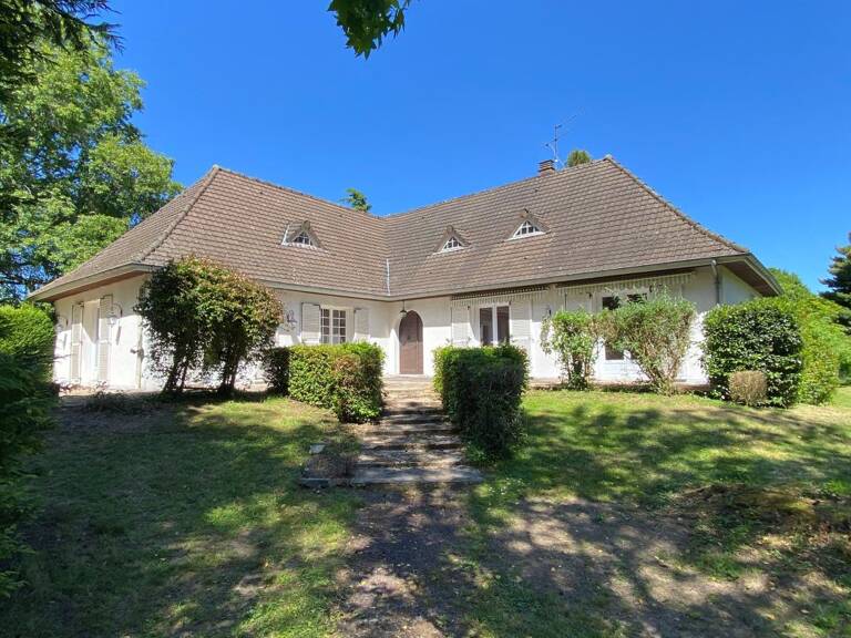 Villa COUZEIX — photo 1