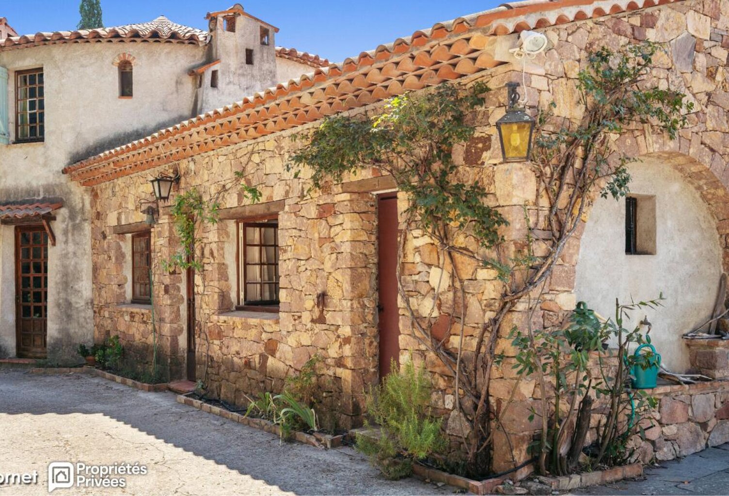 Bastide 7 pièces avec piscine et terrain de 13 000 m2 - Massif de l'Estérel — photo 1