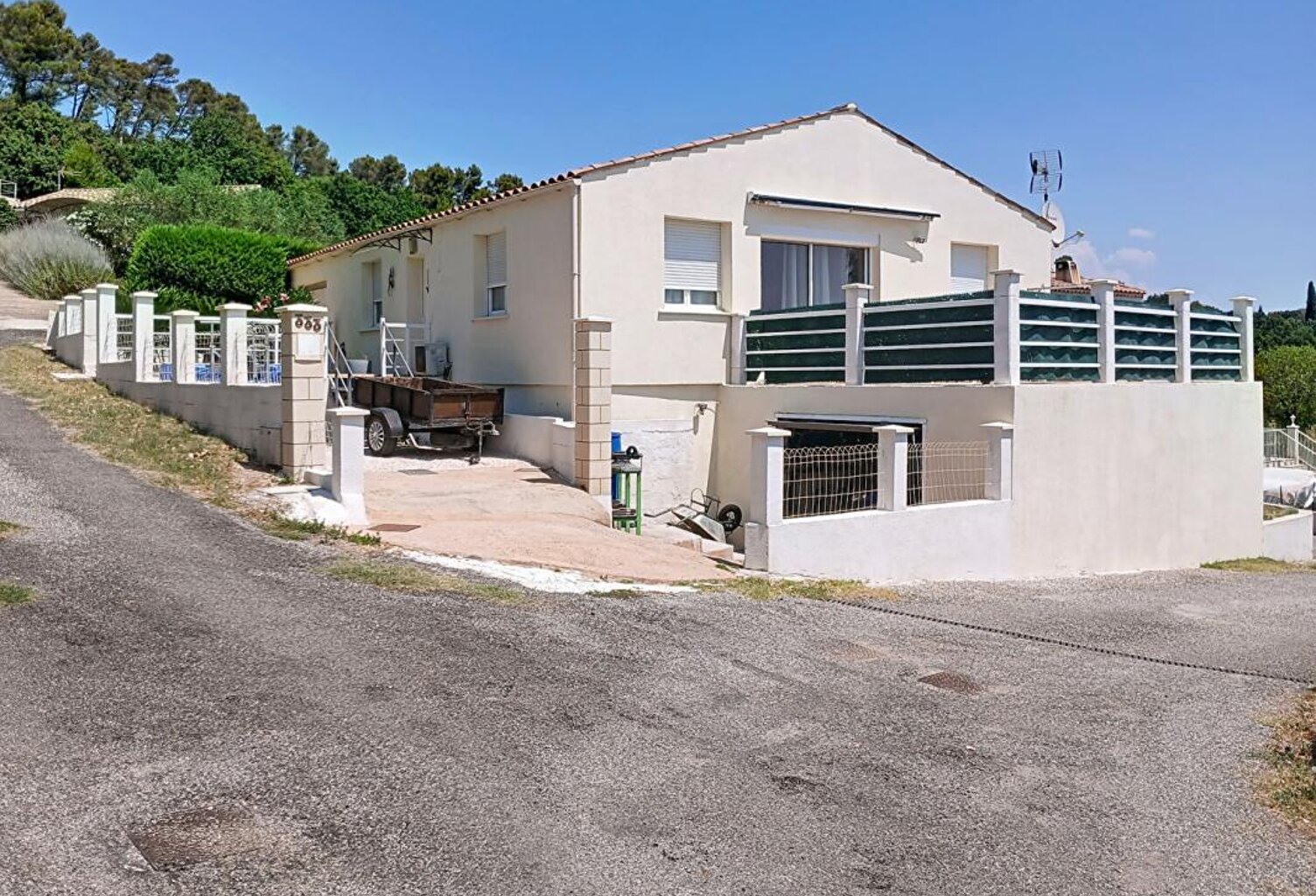 Maison plain-pied de 86.25m² sur terrain 350m² avec garages - Montfort Sur Argens — photo 1