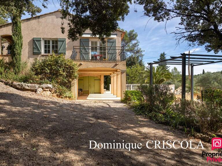 Ste Anastasie Sur Issole : Maison 8 pièces en position dominante avec garage, piscine chauffée et nombreuses terrasses — photo 1