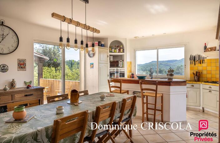 Ste Anastasie Sur Issole : Maison 8 pièces en position dominante avec garage, piscine chauffée et nombreuses terrasses — photo 2