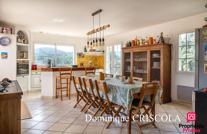Ste Anastasie Sur Issole : Maison 8 pièces en position dominante avec garage, piscine chauffée et nombreuses terrasses — photo 3