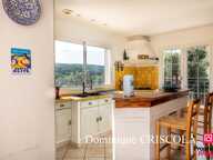 Ste Anastasie Sur Issole : Maison 8 pièces en position dominante avec garage, piscine chauffée et nombreuses terrasses — photo 4