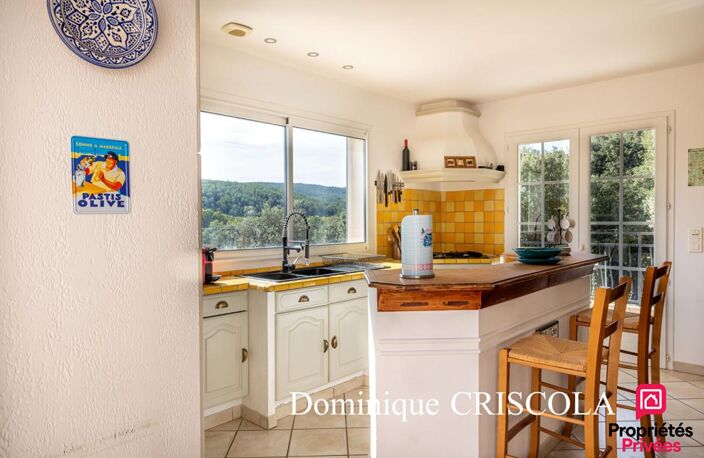 Ste Anastasie Sur Issole : Maison 8 pièces en position dominante avec garage, piscine chauffée et nombreuses terrasses — photo 4