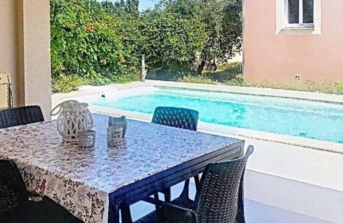 SORGUES ? MAISON PROVENÇALE DE PLAIN-PIED ? PISCINE ? TERRAIN 750 M² — photo 2