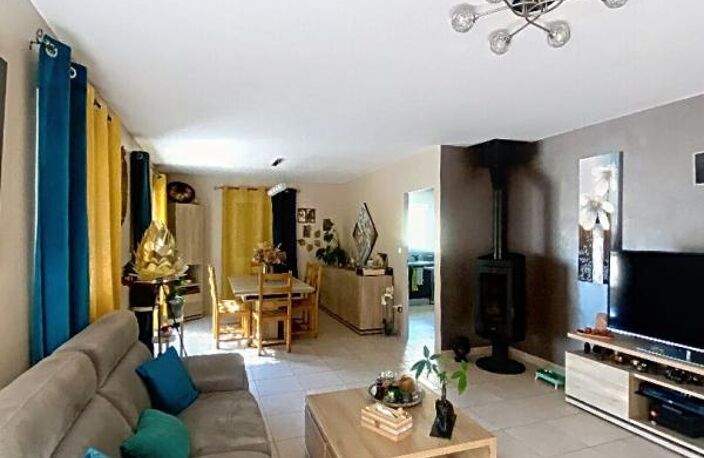 SORGUES ? MAISON PROVENÇALE DE PLAIN-PIED ? PISCINE ? TERRAIN 750 M² — photo 4