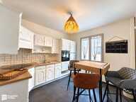 OPPORTUNITE RARE - MAISON DE VILLAGE AVEC DOUBLE GARAGE ET TOIT-TERRASSE - AIGUES MORTE - 545 000 Euros — photo 4