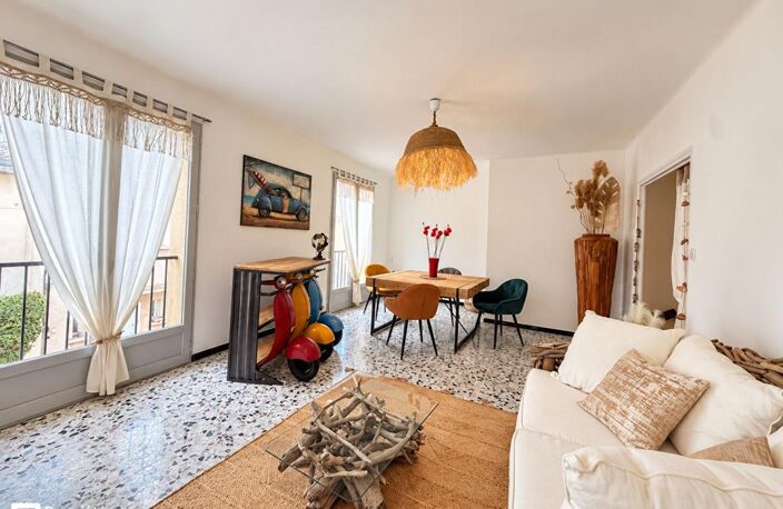 OPPORTUNITE RARE - MAISON DE VILLAGE AVEC DOUBLE GARAGE ET TOIT-TERRASSE - AIGUES MORTE - 545 000 Euros — photo 5