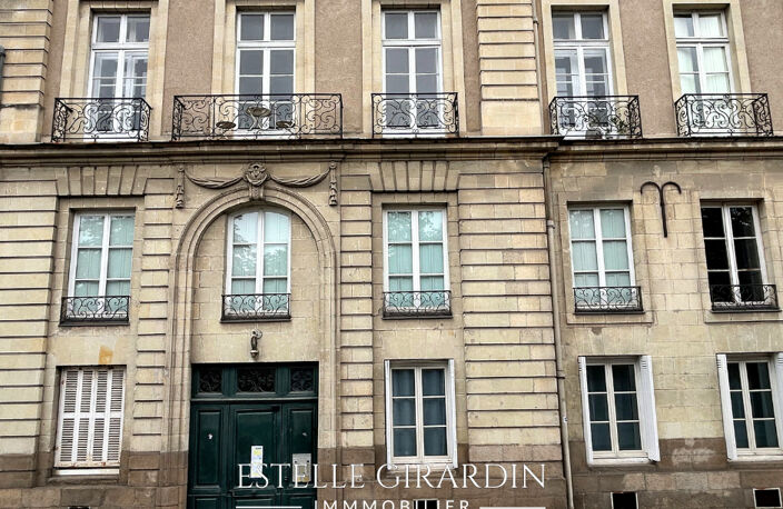 Nantes centre - Appartement de caractère de 97 m² avec garage et cave voûtée — photo 4
