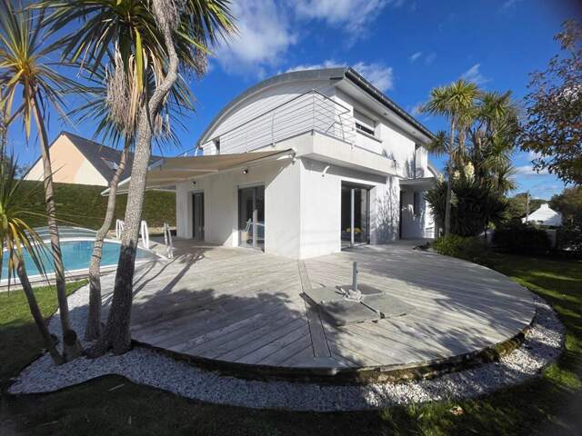 Villa d'architecte avec piscine au Corniguel — photo du bien