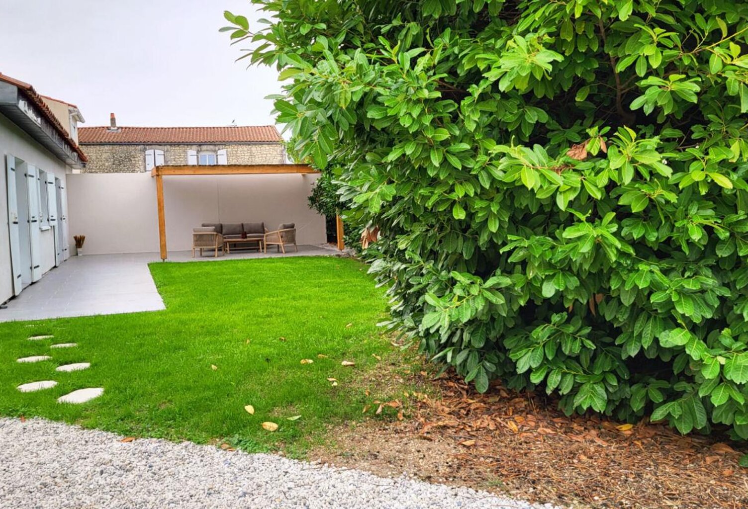 17220 - PROCHE LA ROCHELLE ET CHATELAILLON - MAISON 92 M², GRAND SEJOUR, 2 CHAMBRES, JARDIN, CELLIER, PARKINGS — photo 1