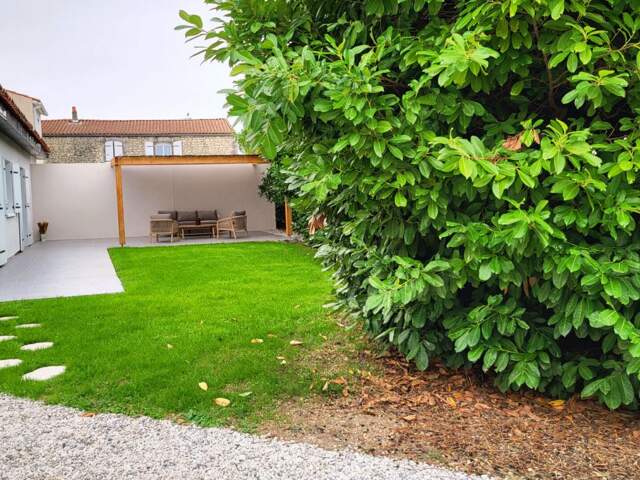 17220 - PROCHE LA ROCHELLE ET CHATELAILLON - MAISON 92 M², GRAND SEJOUR, 2 CHAMBRES, JARDIN, CELLIER, PARKINGS — photo du bien