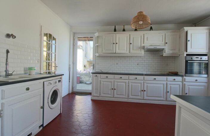 Maison rénovée avec dépendance et cour close - Charme, volumes et potentiel — photo 3