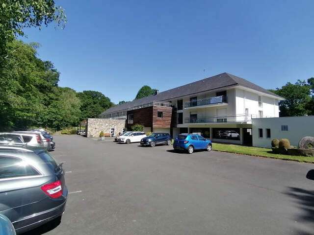 BAGNOLES DE L'ORNE (61140) , DANS UNE RESIDENCE SENIORS,  Station thermale,   appartement 1 pièce, 30  m2 environ, PRIX 75 000  honoraires 7,14% inclus à la charge de l'acquéreur soit 70 000  hors honoraires — photo du bien