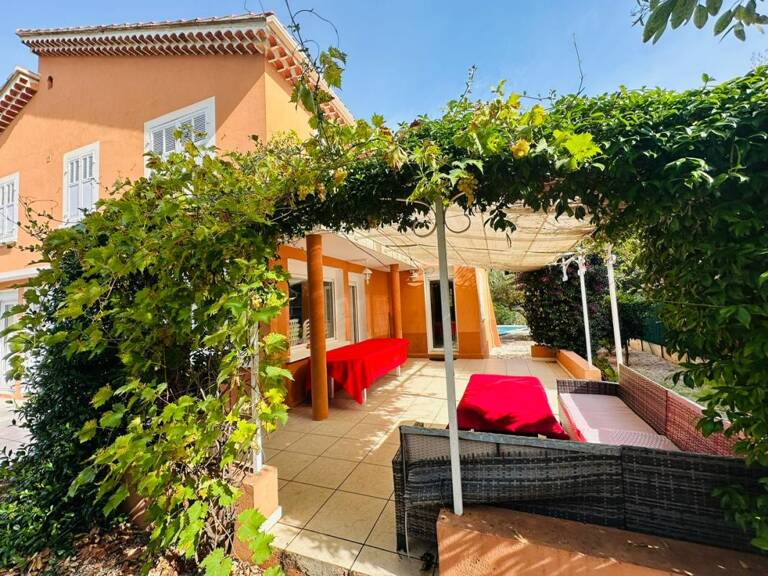 Villa T6 de 160 m2 sur 850 m² terrain avec piscine et garage - Plain pied — photo 1