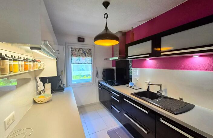 APPARTEMENT T3 CENTRE VILLE- SIX FOURS — photo 3