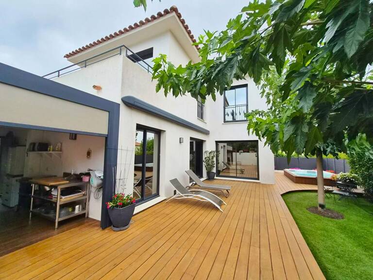 VILLA DE PRESTIGE T4 SANARY- Proche commerces et plages à pied — photo 1