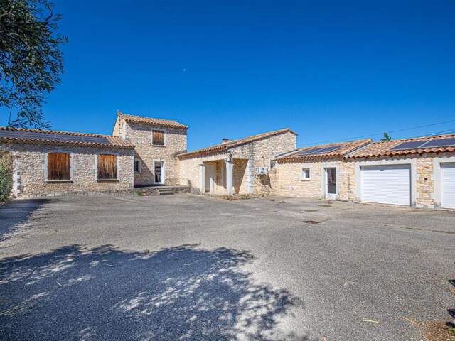 30126 Saint Laurent Des Arbres, calme,  2   jolies villas 15 pièces,  sur un terrain de 1050m2 — photo du bien