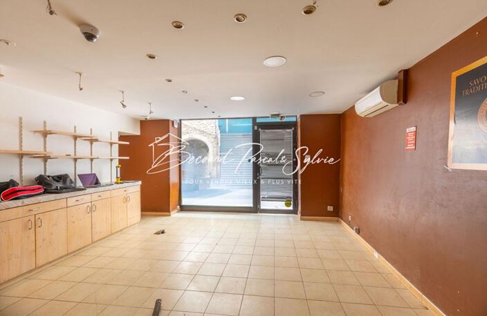 BAISSE DE PRIX - Immeuble de rapport  de 313 m2 avec commerce à Apt (84) — photo 2