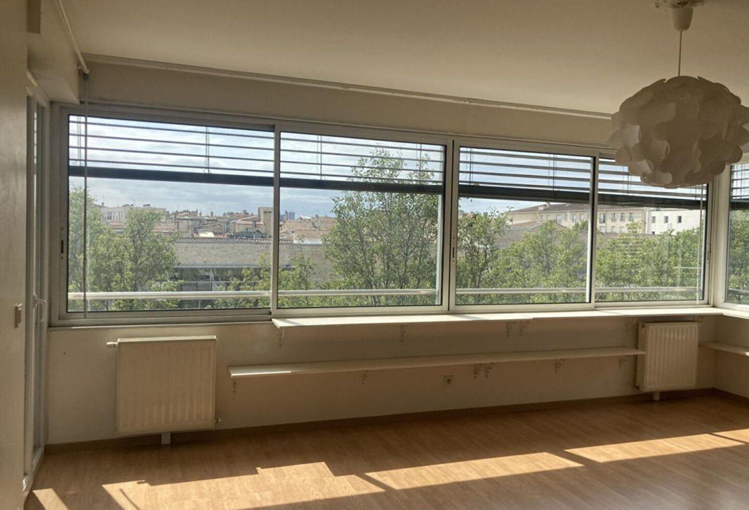 Appartement T3 lumineux avec deux loggias et parking aux Chartrons — photo 1