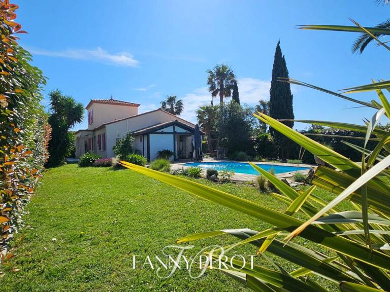 A Saint-Cyprien, maison 4 faces de 120m² sur une parcelle de 838m² avec piscine et garage — photo 1
