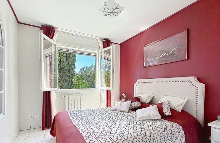 A Saint-Cyprien, maison 4 faces de 120m² sur une parcelle de 838m² avec piscine et garage — photo 4