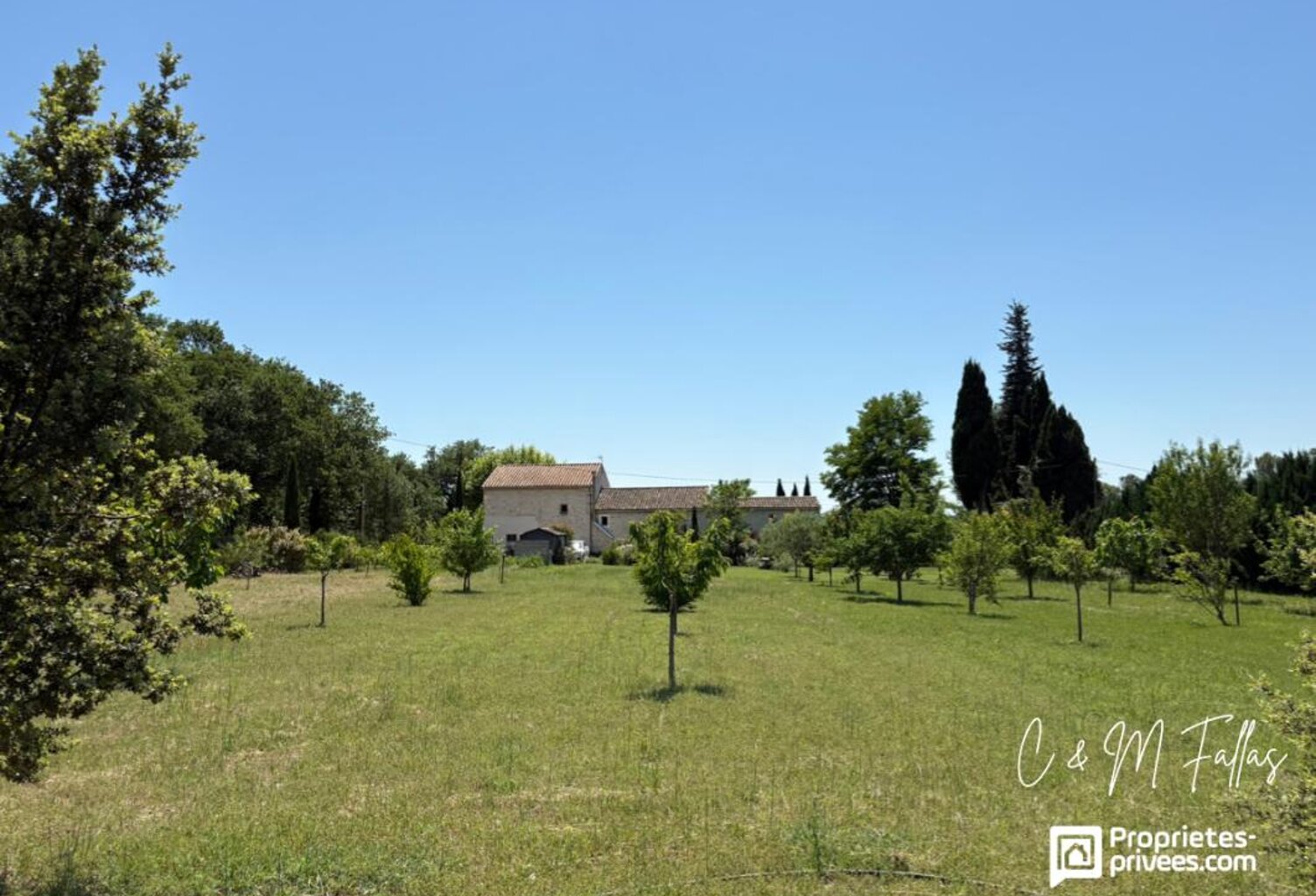 Le charme d'un mas provençal... le confort d'une demeure contemporaine — photo 1