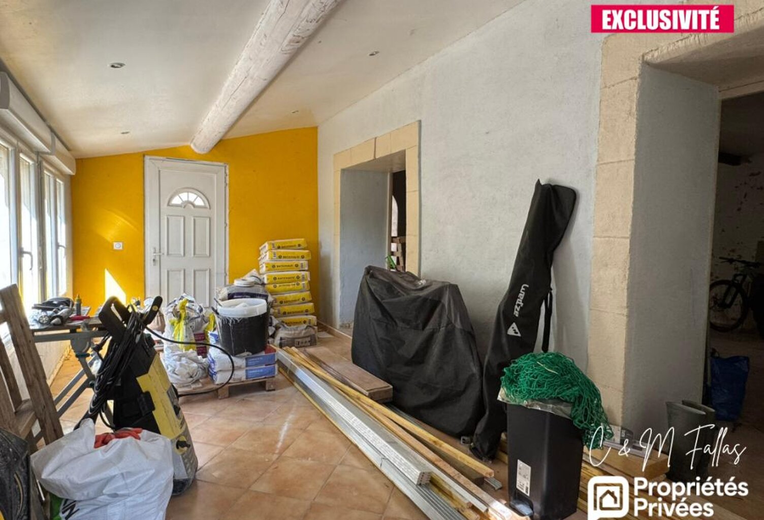 Ensemble immobilier avec appartement rénové - TRAVAILLAN - 220m² — photo 1