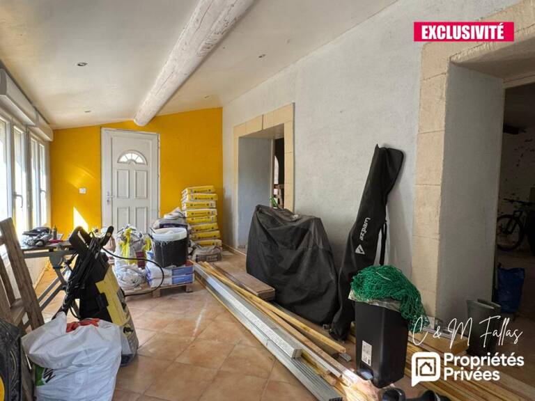 Ensemble immobilier avec appartement rénové - TRAVAILLAN - 220m² — photo 1