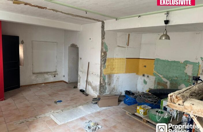 Ensemble immobilier avec appartement rénové - TRAVAILLAN - 220m² — photo 3