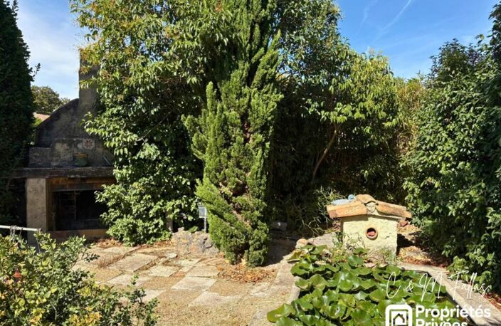 Maison plain pied, garage, jardin arboré, centre village — photo 4