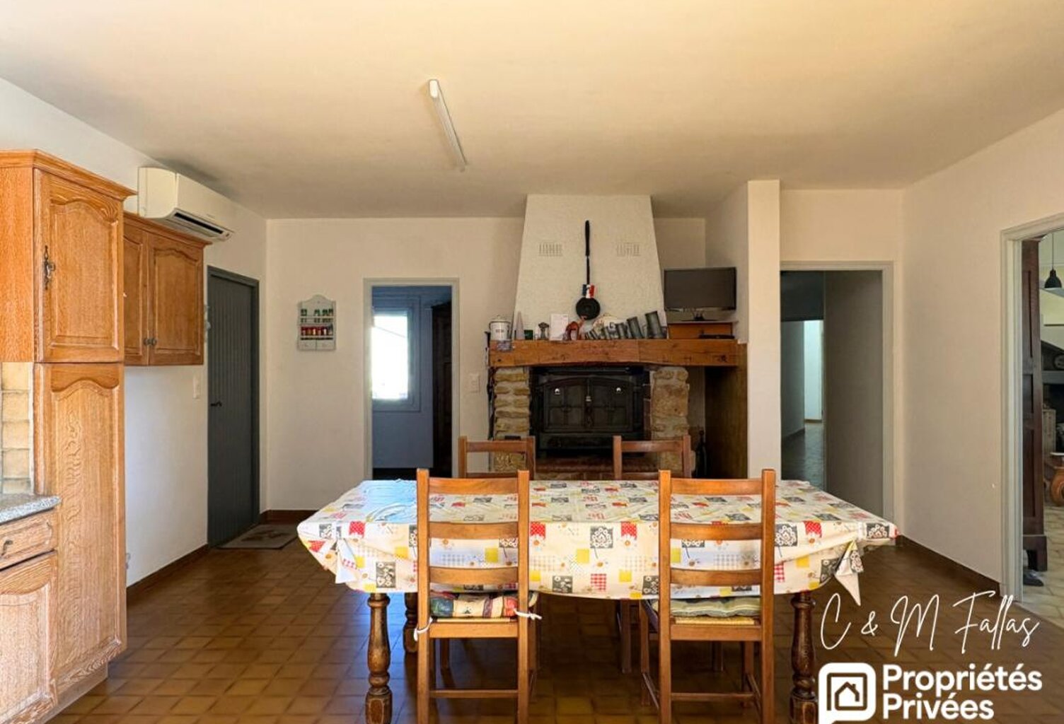 ROCHEGUDE -Maison familiale de 202 m², 5 chambres, sur 2 090 m² de terrain arboré — photo 1