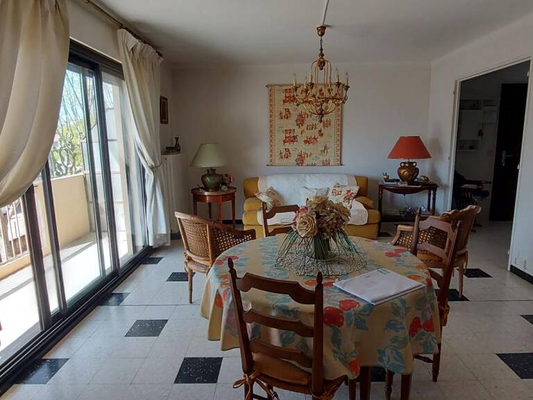 30. GARD. NIMES. Appartement traversant climatisé de 106 m² avec terrasse dans résidence sécurisée — photo 1