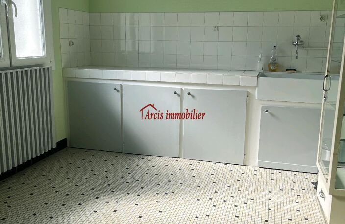 Vente commerce 10 pièces 280 m² Arcis-sur-Aube (10700) — photo 2