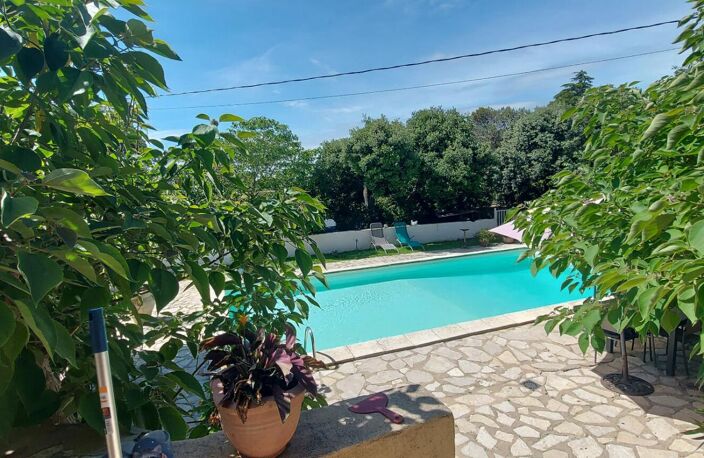 GARD. 30.NIMES. Quartier La Cigale. Maison de 120 m2 sur terrain arboré de 1250 m² avec Piscine Dépendance Capitelle — photo 5