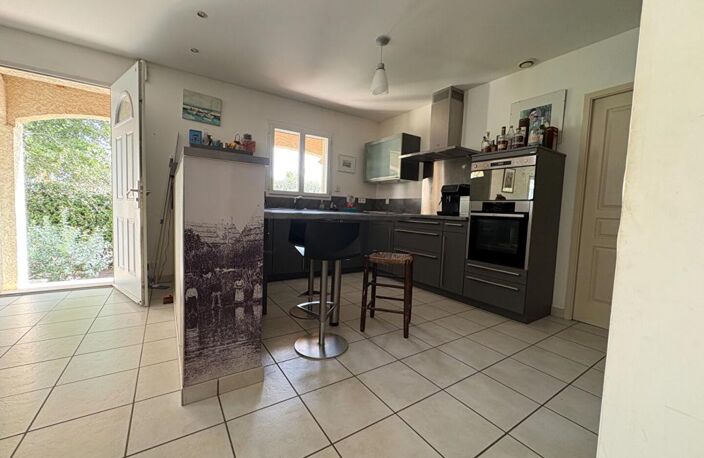 Maison 4 pièces  Jardin arboré — photo 2