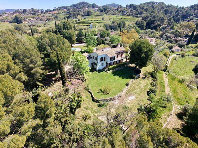 Le Castellet  Propriété de caractère au potentiel exceptionnel, au coeur d'un écrin de nature - 860 000 euros — photo 1