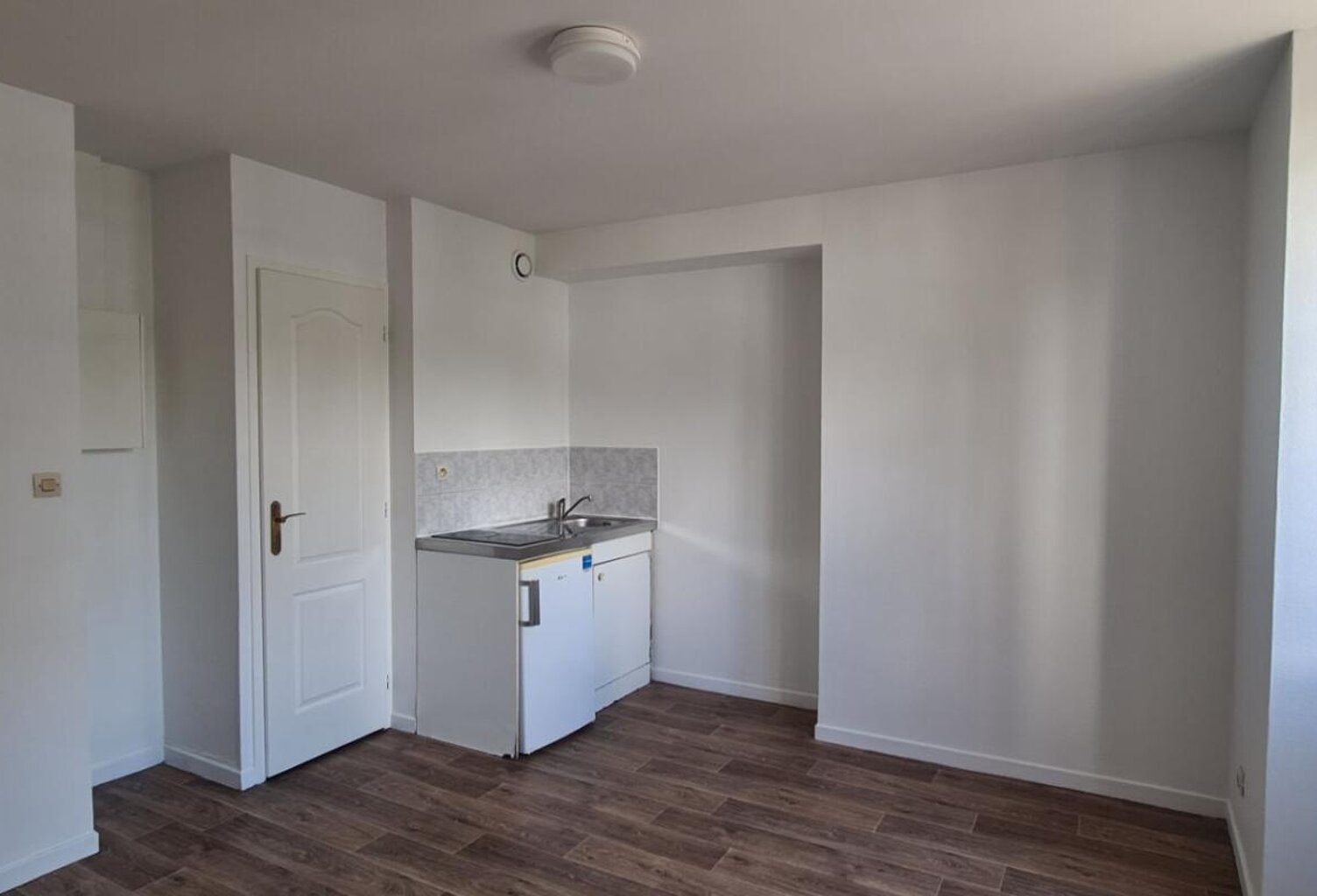 Appartement Nantes 1 P . 16.11 M² . Salle d'eau avec toilettes — photo 1