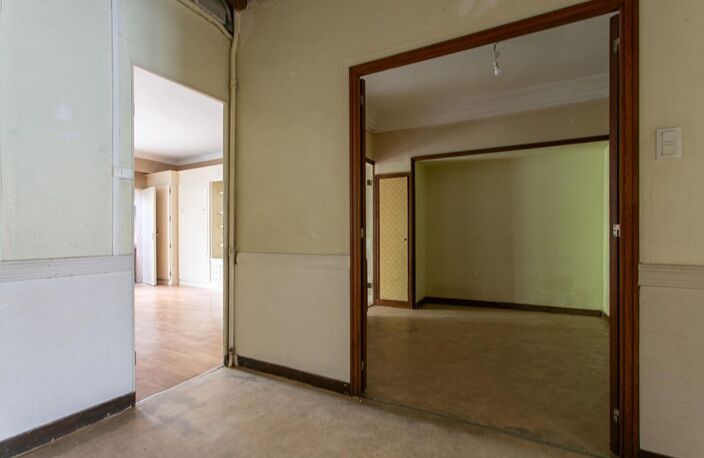 Maison La Chapelle Heulin Centre 9 P . 5 Chs . 216 M² . T 565 M² . Dépendances . Caves — photo 5